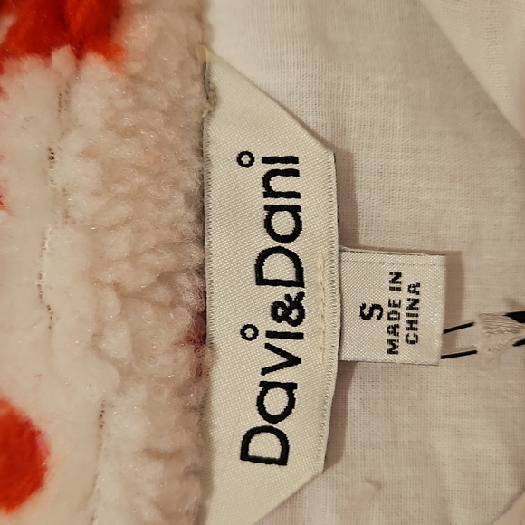 DAVI & DANI Red Floral Fleece Jacket - Picture 5 of 9